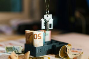 Read more about the article Practical Steps To Manage Debt On A Tight Budget